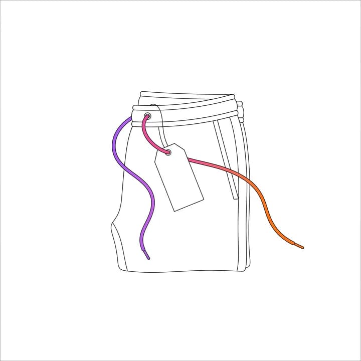 איור דיו של מכנסי טריינינג מקופלים עם תווית תלויה ריקה; השרוך מושחל בלולאת התווית.